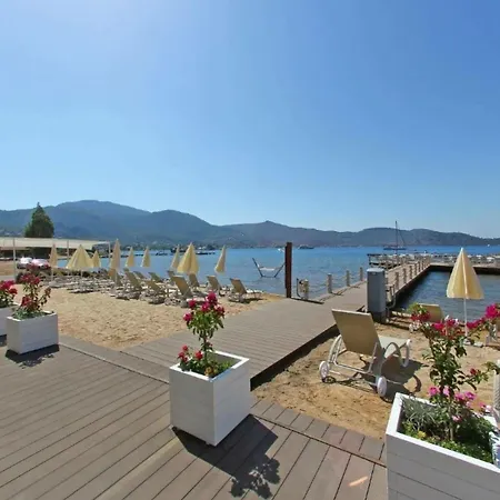 Poseidon Boutique And Yacht Club Selimiye